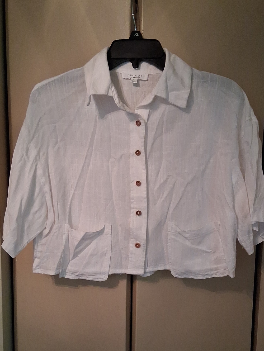 Kirious LA. White Cropped Button-Down Linen Blend Shirt. Size Med. Like New!